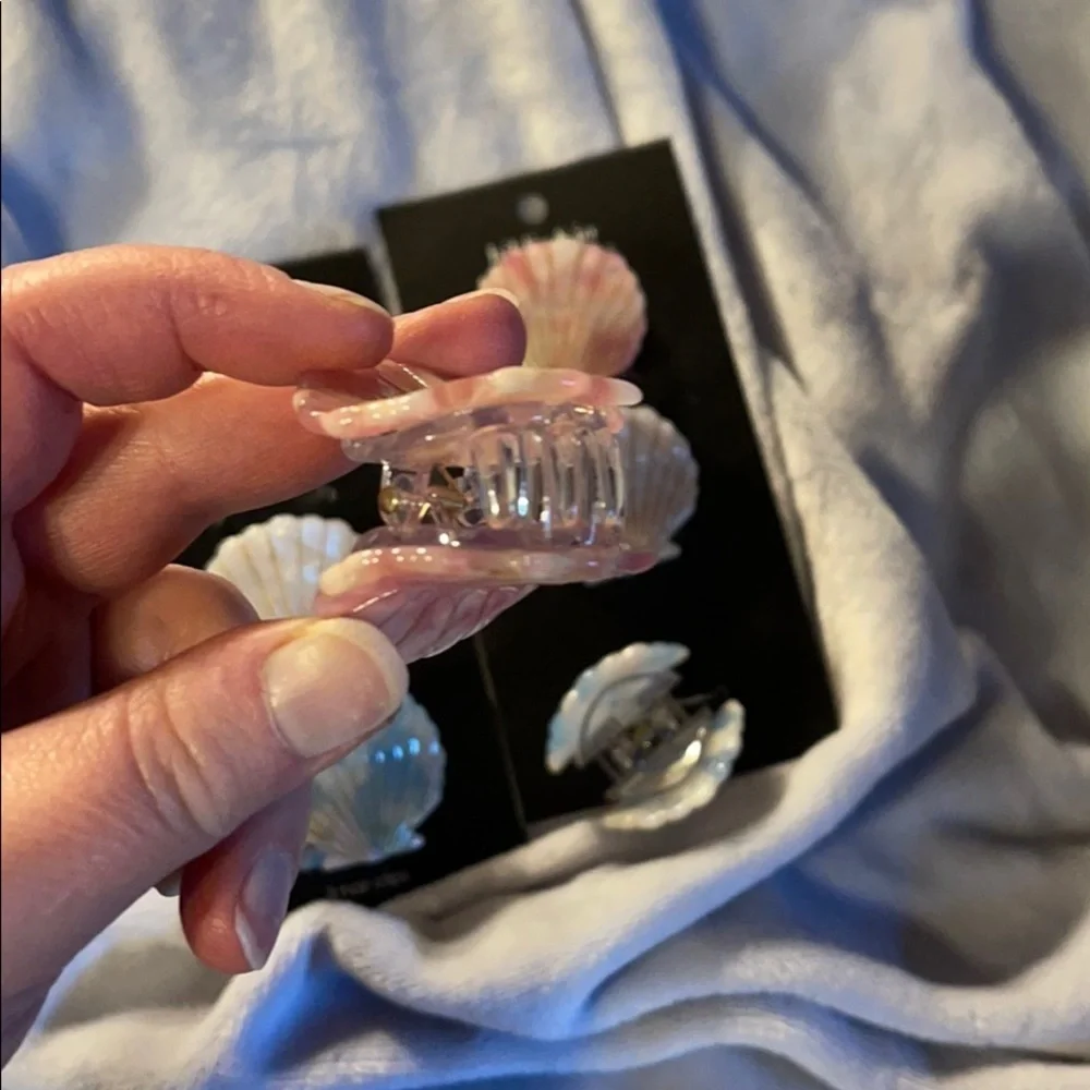 Set of 6 Total - Seashell “Clam” Clips